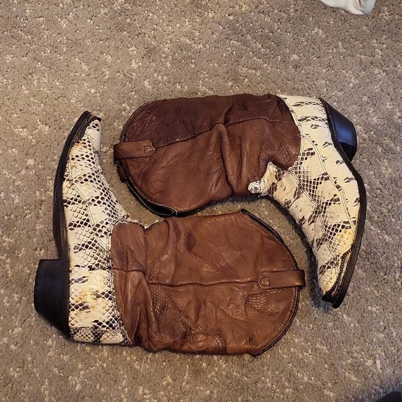 Vintage Dingo Made in the USA Snake Skin Cowboy Boots with Toe Tips - Picture 6 of 16